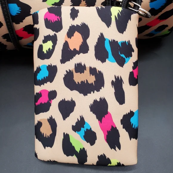 SOLD🐆 Neoprene Large Tote Bag with Pouch - Picture 3 of 8